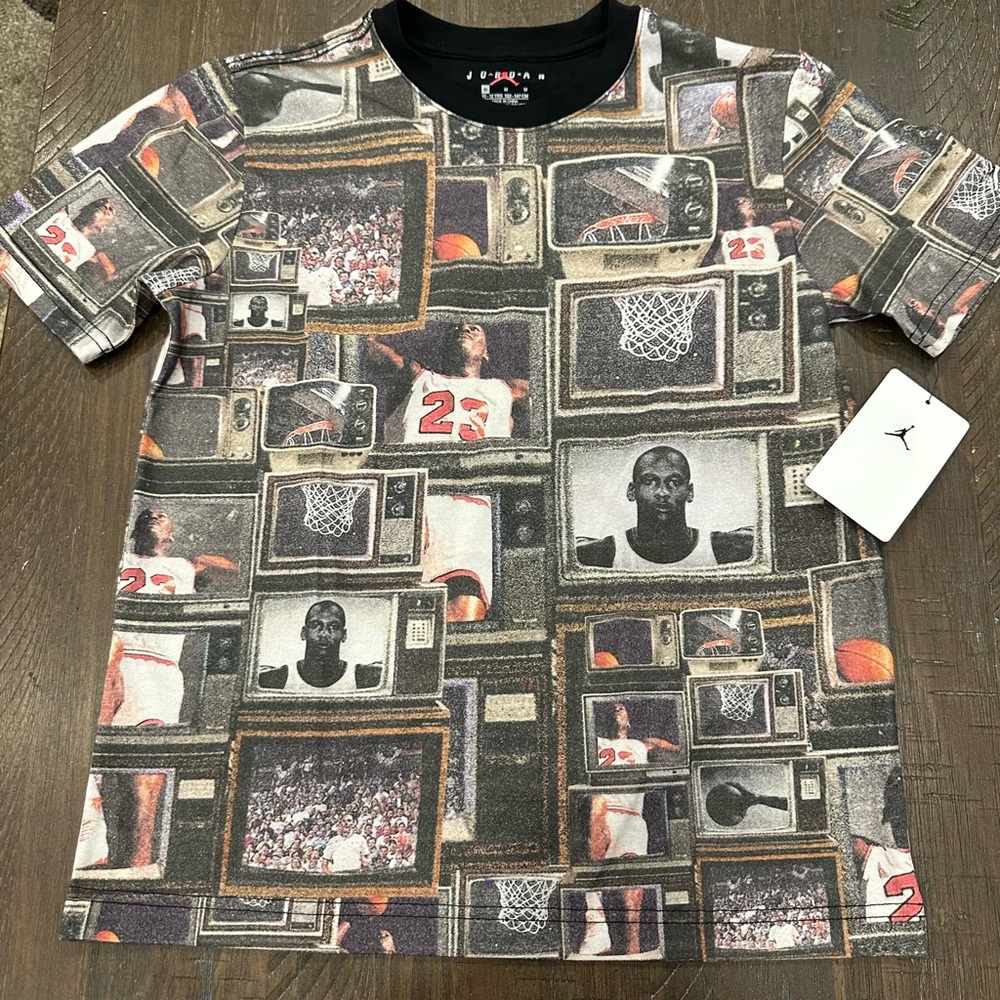 Jordan Tshirt Boys Size M